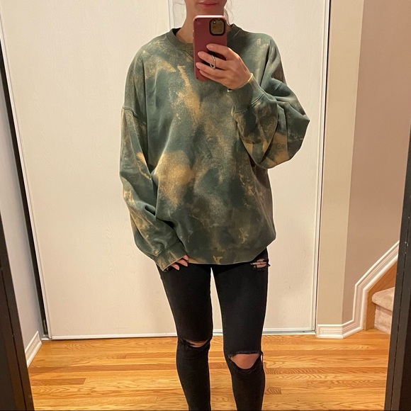 GAP Tie-Dyed Crew-Neck Sweatshirt - Picture 6 of 6